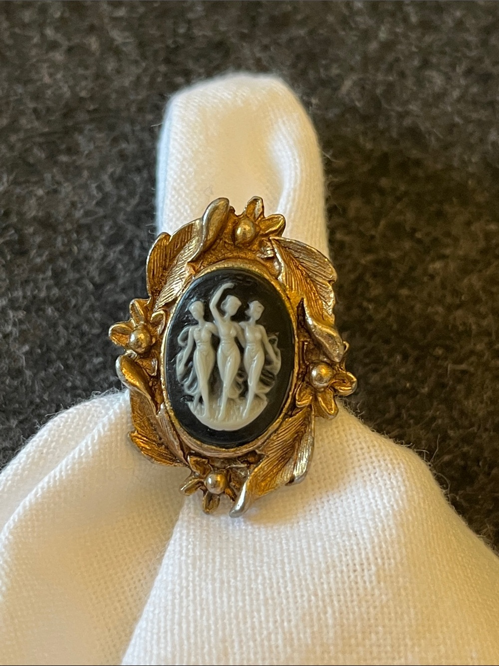 CAMEO RING